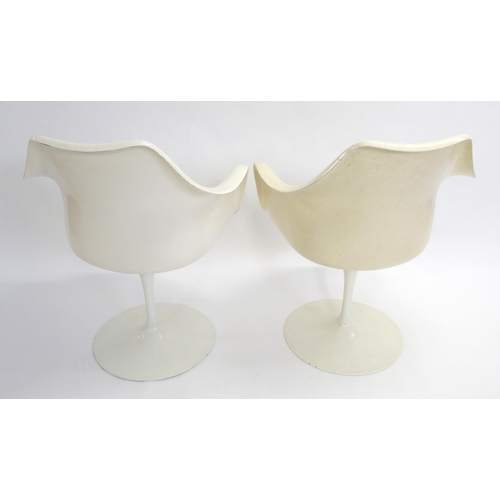 890 - An Eero Saarinen designed Knoll tulip white circular table