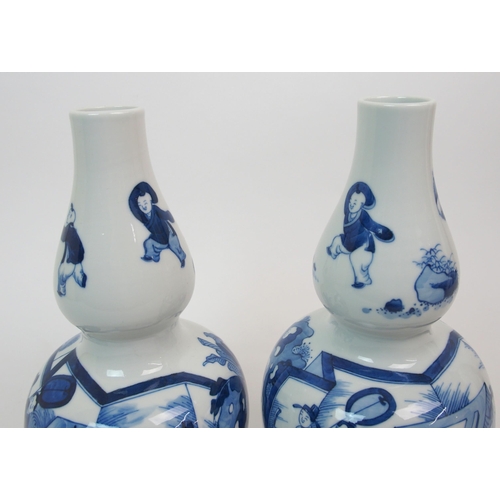 98 - A pair of Chinese blue and white double gourd vases