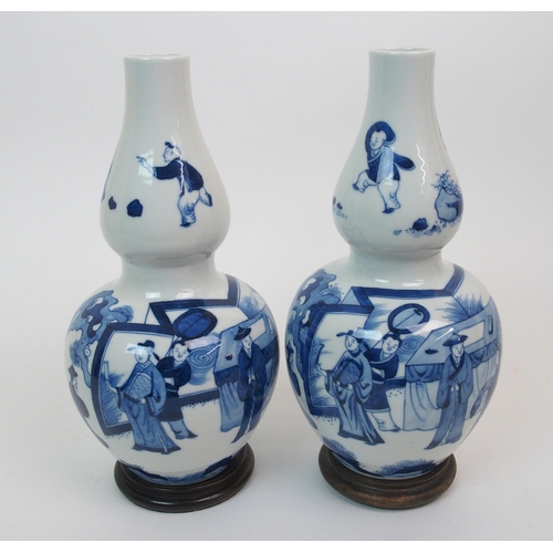 98 - A pair of Chinese blue and white double gourd vases