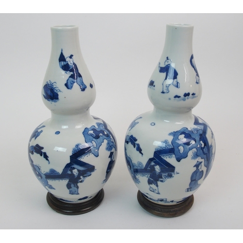 98 - A pair of Chinese blue and white double gourd vases