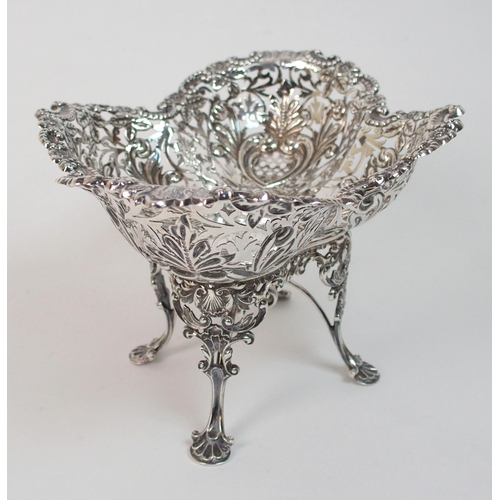 172 - An Edwardian silver basket