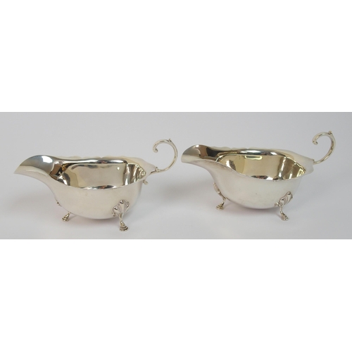 184 - A pair of silver sauceboats