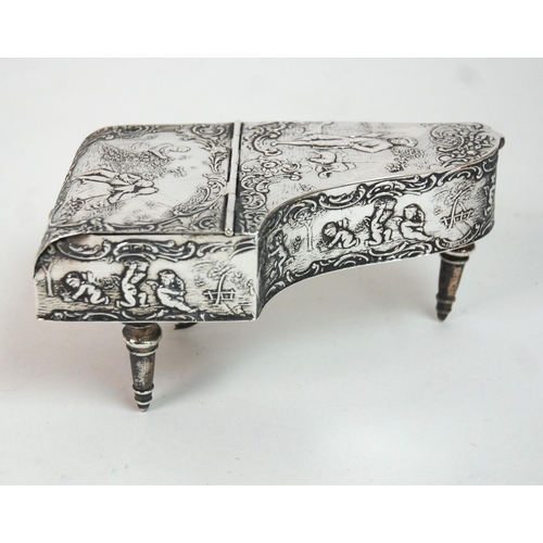 189 - A Continental silver jewellery box