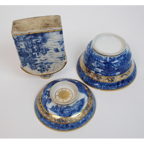 507 - An early 19th Century English Willow pattern tea set