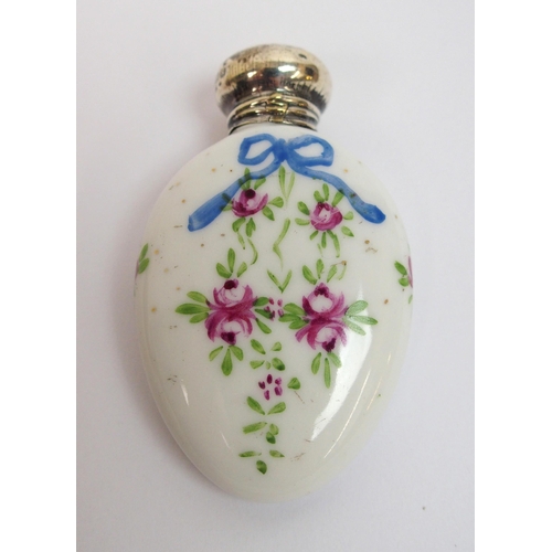 541 - A Thomas Webb style pink cameo glass scent flask