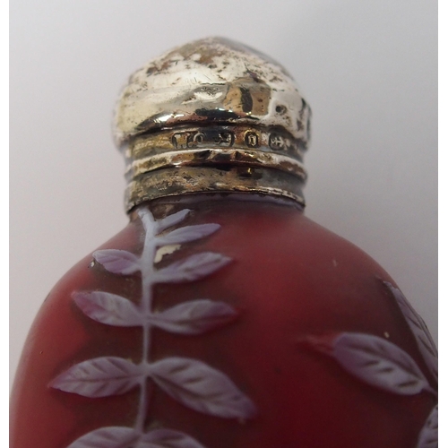 541 - A Thomas Webb style pink cameo glass scent flask