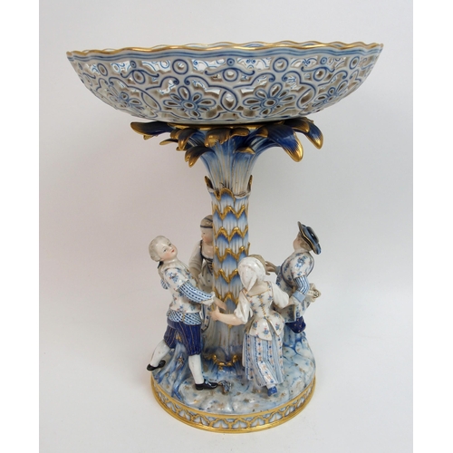 545 - A Meissen porcelain centrepiece