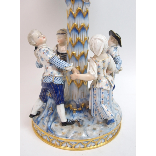 545 - A Meissen porcelain centrepiece