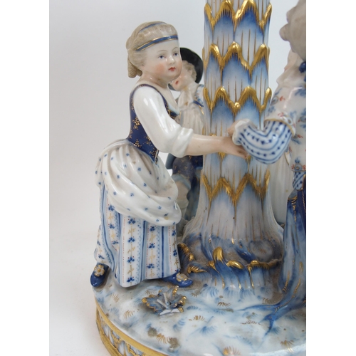 545 - A Meissen porcelain centrepiece