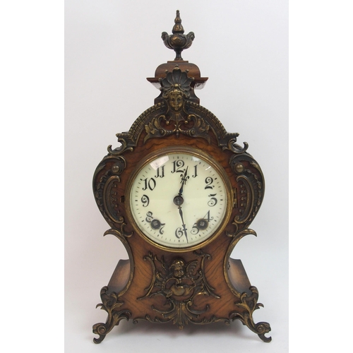 552 - A late 19th century / early 20th century walnut mantle clock