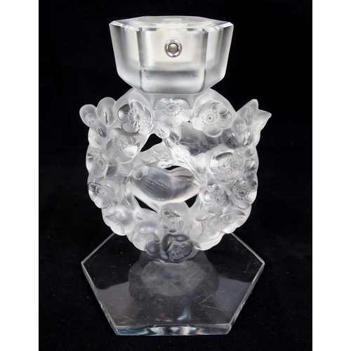 561 - A Lalique Cristal Mesanges pattern electric lamp base