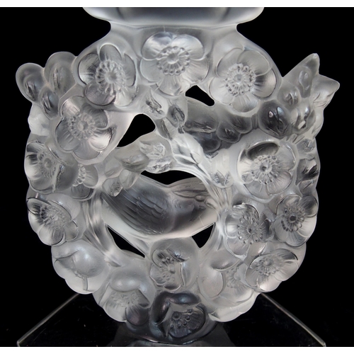 561 - A Lalique Cristal Mesanges pattern electric lamp base