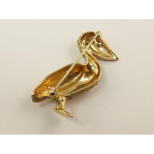 607 - A 14ct gold brooch in the shape of a pelican with a ruby eye