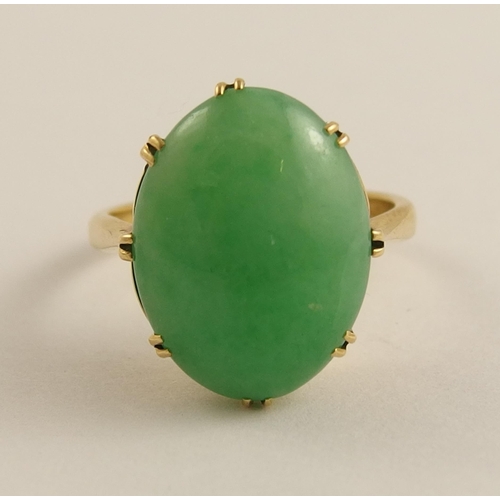 627 - An 18ct gold Chinese green hardstone ring