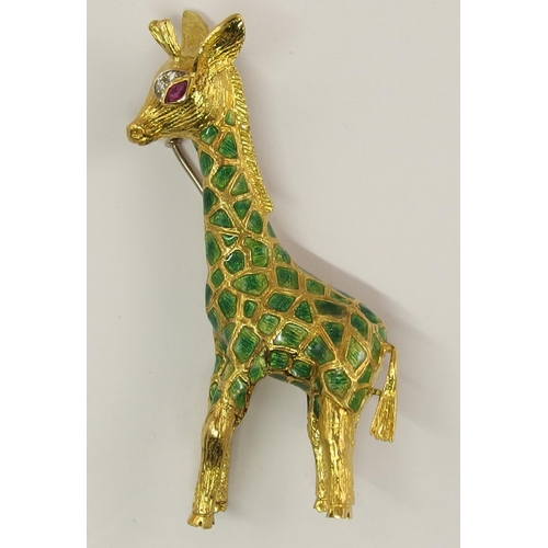 628 - A yellow metal giraffe brooch set with diamonds and ruby