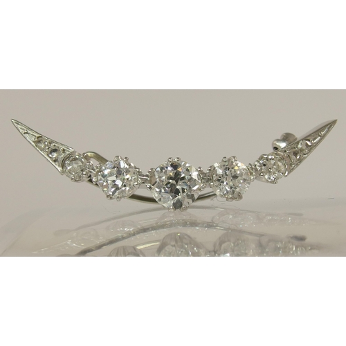 656 - A diamond crescent moon brooch of approx 1.75cts