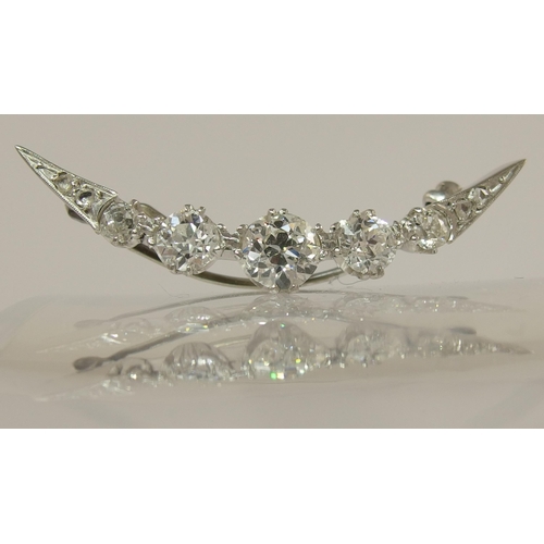 656 - A diamond crescent moon brooch of approx 1.75cts