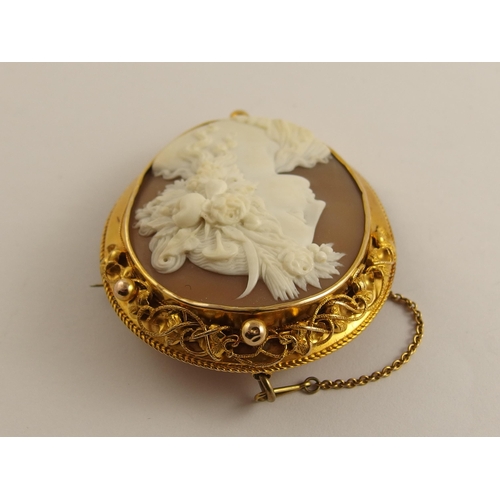 661 - A well carved cameo in a bright yellow metal brooch mount