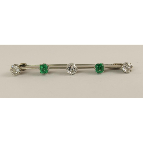 663 - A diamond and emerald bar brooch