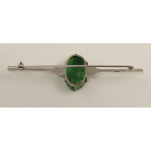 665 - A 9ct white gold Art Deco brooch