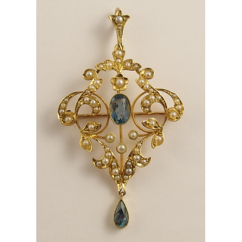 672 - A 15ct gold aquamarine and pearl Edwardian pendant brooch