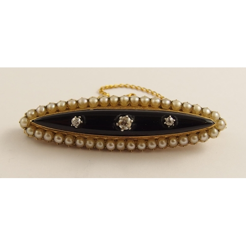 673 - A Victorian mourning brooch