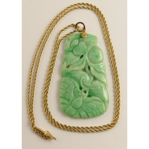 694 - A Chinese green hardstone pendant