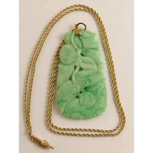 694 - A Chinese green hardstone pendant