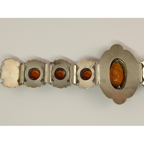 709 - A Scottish agate bracelet