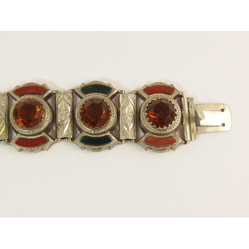 709 - A Scottish agate bracelet