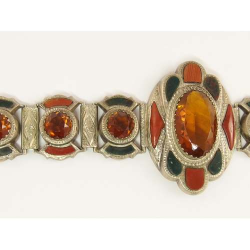 709 - A Scottish agate bracelet