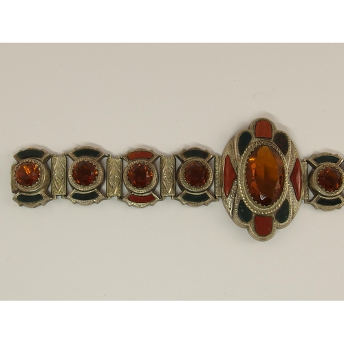 709 - A Scottish agate bracelet