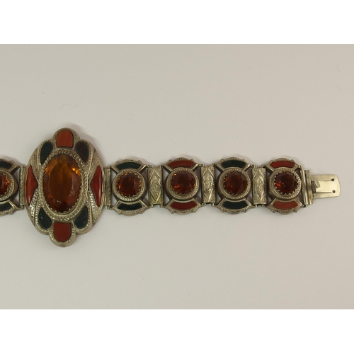 709 - A Scottish agate bracelet