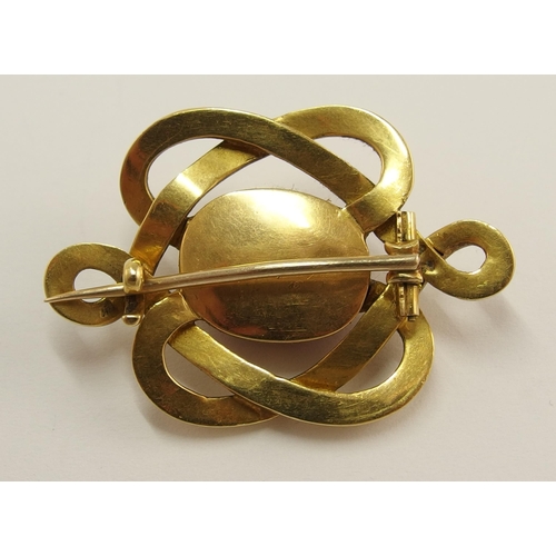 715 - A bright yellow metal knot shaped brooch