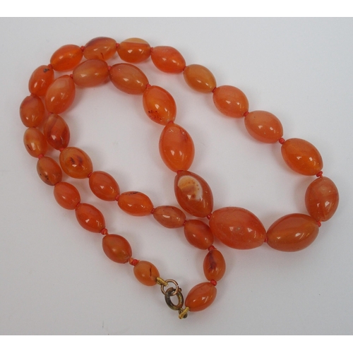 73 - An agate necklace