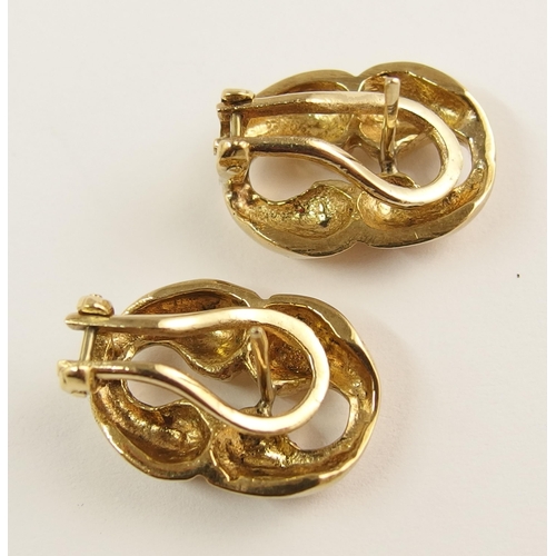 744 - Two pairs of earrings