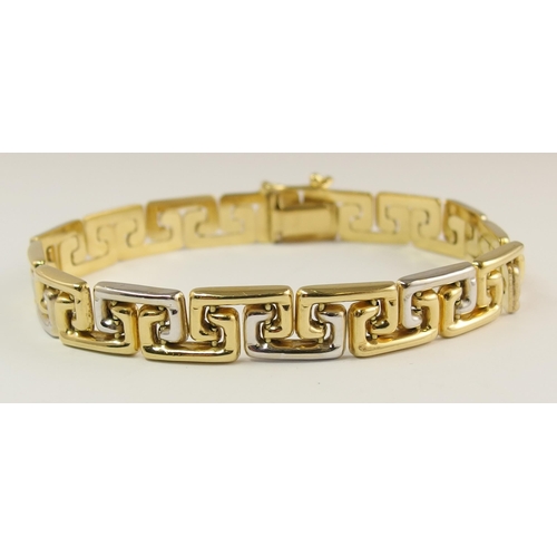 745 - An 18ct gold Greek key design bracelet