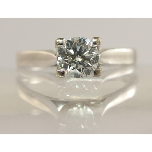 752 - An 18ct white gold solitaire diamond ring