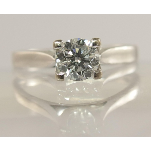 752 - An 18ct white gold solitaire diamond ring