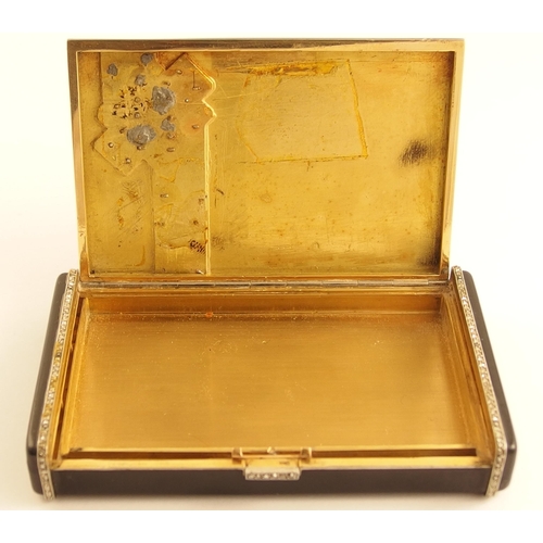 766 - An Art Deco French 18ct gold lacquer  diamond and Chinese green hardstone compact