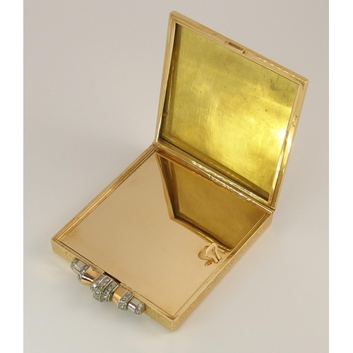 767 - An 18ct gold and diamond BOUCHERON powder compact