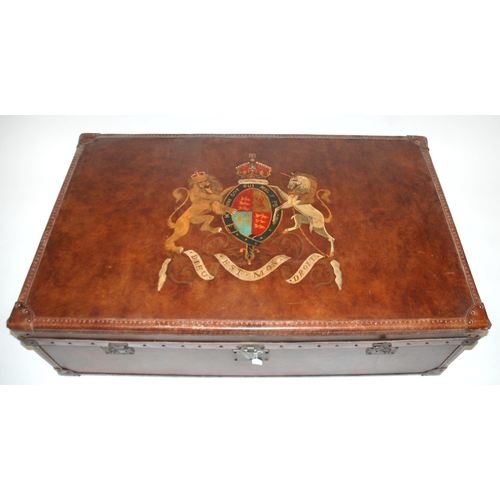 800 - A 20th Century leather decorative trunk