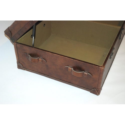 800 - A 20th Century leather decorative trunk