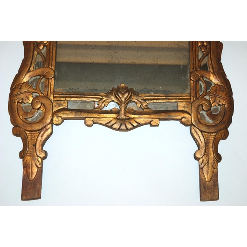 817 - An Italian giltwood wall mirror