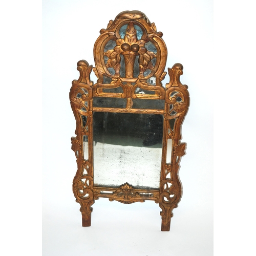 817 - An Italian giltwood wall mirror