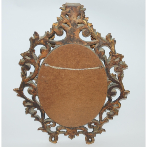 819 - An Italian giltwood wall mirror