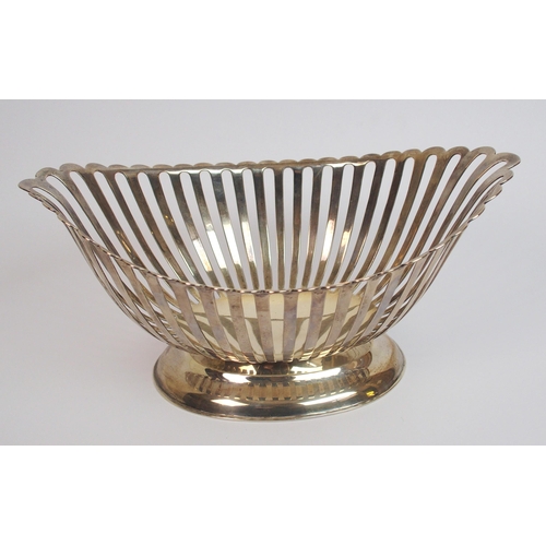 199 - A silver bread basket