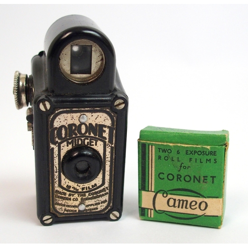 321 - A Bakelite cased Midget Coronet camera