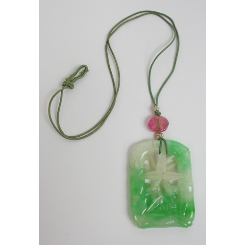 40 - A Chinese jade pendant