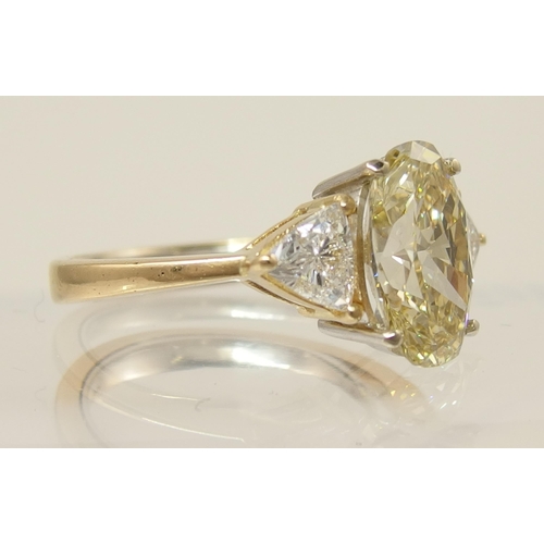 783 - A magnificent fancy yellow diamond ring